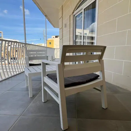 Large 2-bedroom Near Airport - Διαμέρισμα *