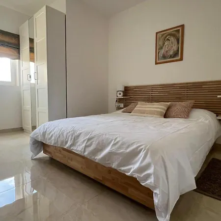 Large 2-bedroom Near Airport - Διαμέρισμα Mqabba