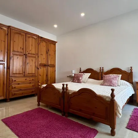 Large 2-bedroom Near Airport - Mqabba